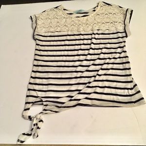 Maurices stripped navy & oatmeal tee size Lrg.